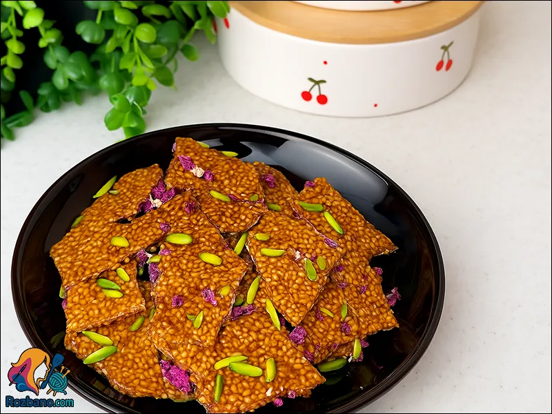 طرز تهیه سوهان کنجدی خانگی با شکر و هل عطری