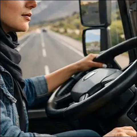 رانندگی ماشین سنگین زنان