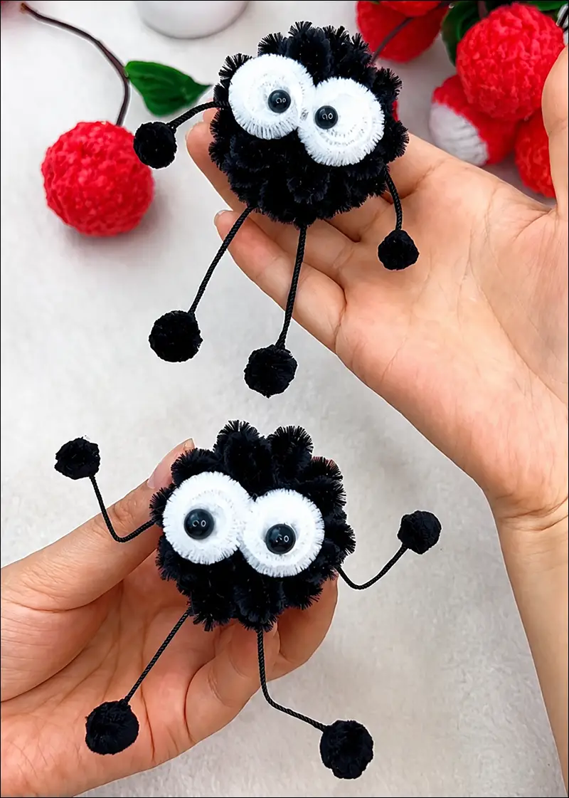 صفر تا صد ساخت عروسک دوده (Soot Sprite)؛ محبوب ترین آویز فانتزی سال