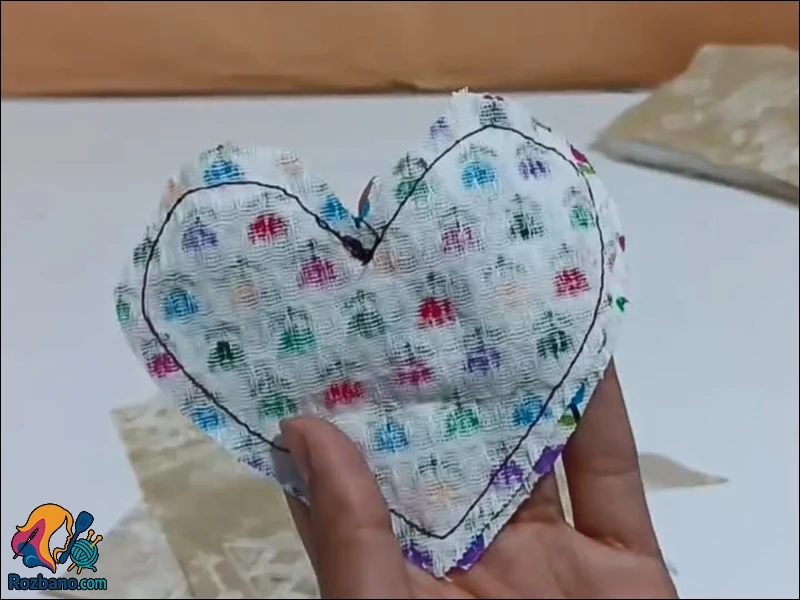 الگوی قلب در دوخت سفره پاک کن
