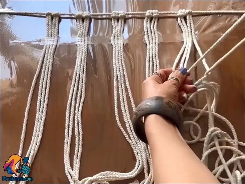 مراحل سر انداختن نخ برای بافت رومیزی مکرومه
