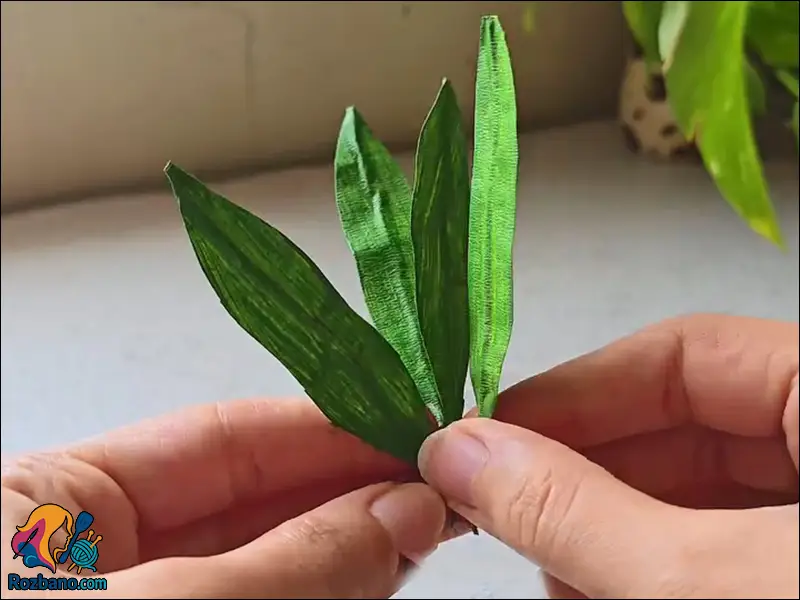 ساخت برگ برای گلدان دکوری با پوست پسته