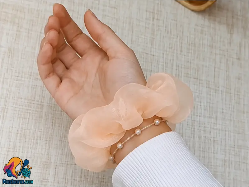 دوخت اسکرانچی مو توری شیک دخترانه در خانه