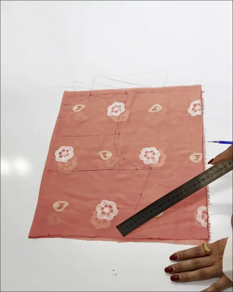 رسم خط سینه و کمر مستقیم روی پارچه