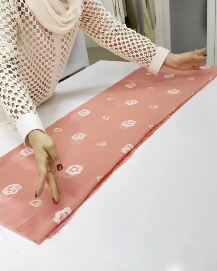 دوخت شومیز ترند بدون الگو مرحله تا زدن پارچه