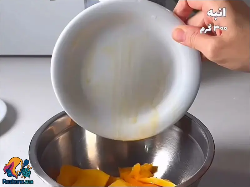بستنی یخی میوه ای با طعم انبه