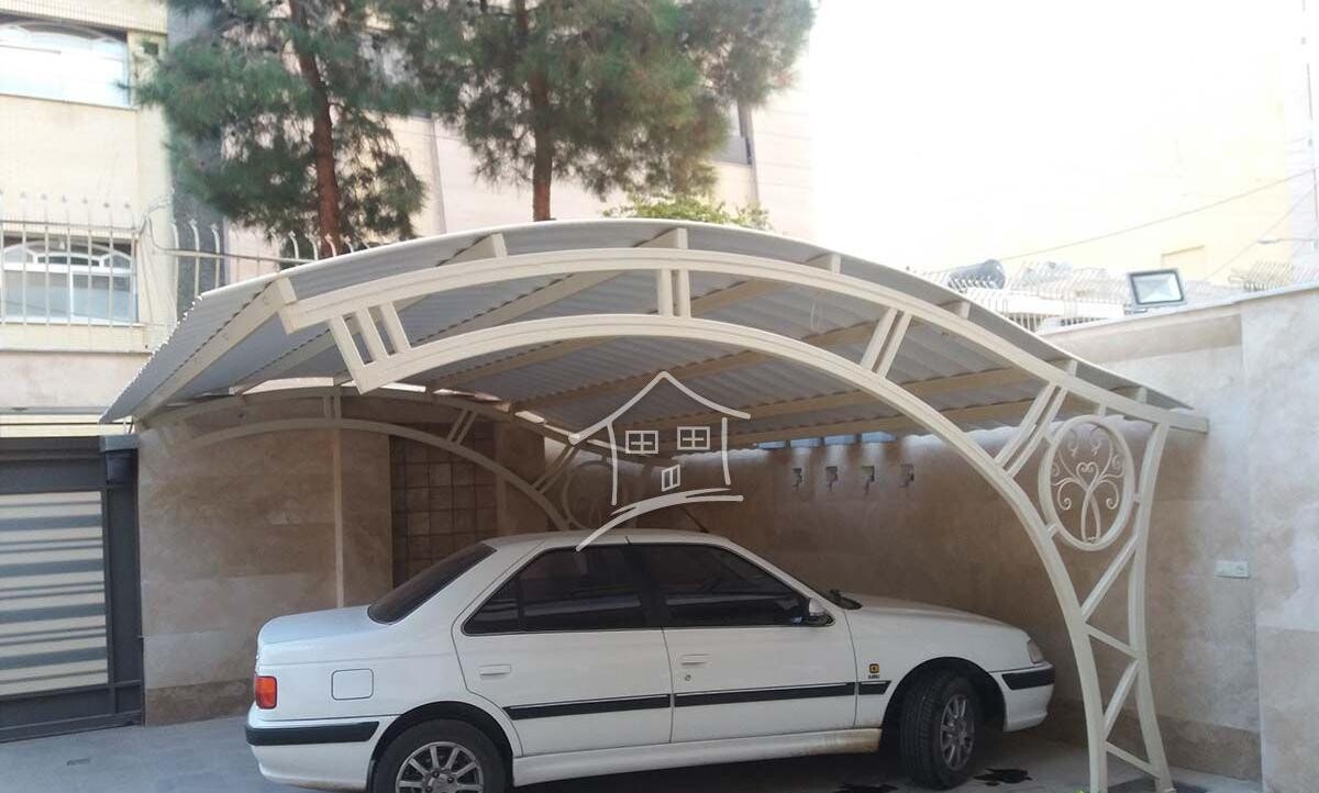 خلاقیت بی نظیر راننده کرمانی، با نوشته جالب پشت پژو حماسه ساز شد/ آخه جای این چیزا پشت ماشینه؟!🤣