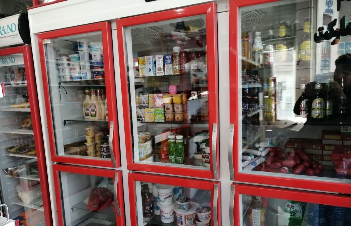خلاقیت خنده‌دار سوپرمارکتی در اصفهان در کمک به دانش آموزان با تمام شدن تعطیلات نوروز حماسه آفرید+عکس/ زمان ما دهه شصتی ها کجا بودی؟😂