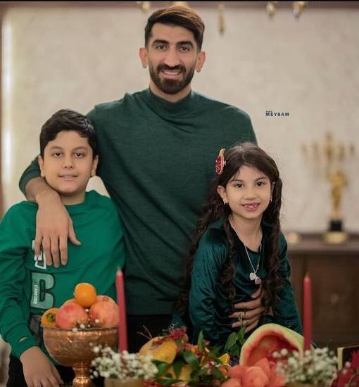 نگاهی به چیدمان شیک و زیبای میز شب یلدای اکرم بانو، همسر علیرضا بیرانوند در خانه لوکس و دلبازش؛ سلیقه بیستِ بیست👌 + عکس - 5963275