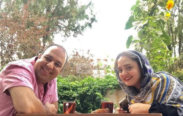 چیدمان شیک مبلمان لاکچری و خوش رنگ خانه مدرن نرگس محمدی/ آینه کنسول سلطنتی، میز پیانو، گل و گیاه آپارتمانی خاص و گلدان عتیقه خانم بازیگر باسلیقه 👌 - images 15 10