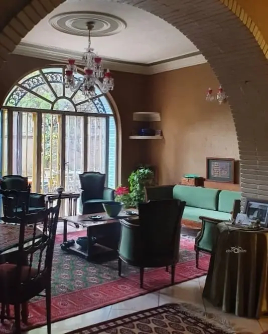 عکس ها / نگاهی به معماری و چیدمان تاریخی خانه اقبال واحدی مجری محبوب صدا و سیما / از حیاط قدیمی تا مبلمان و فرش های اصیل ایرانی و چشم نواز - اقبالواحدی 6