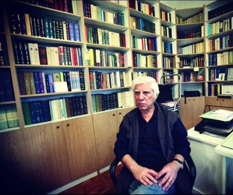 عکس ها / نگاهی به چیدمان خانه زنده یاد بهرام بیضایی با کتابخانه ای بزرگ، تابلو دیواری، پرده های کلاسیک و... - بهرامبیضایی 1
