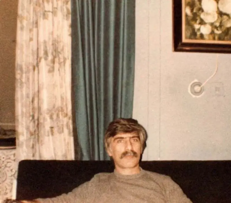 عکس ها / نگاهی به چیدمان خانه زنده یاد بهرام بیضایی با کتابخانه ای بزرگ، تابلو دیواری، پرده های کلاسیک و... - بهرامبیضایی
