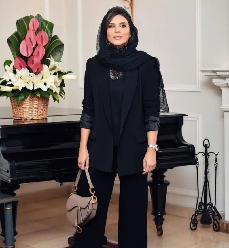 نگاهی به چیدمان منزل شاهانه سحر دولتشاهی؛ از حیاط درندشت تا پیانو کلاسیک و معماری بی نظیر + عکس - سحردولتشاهی 851f18b6