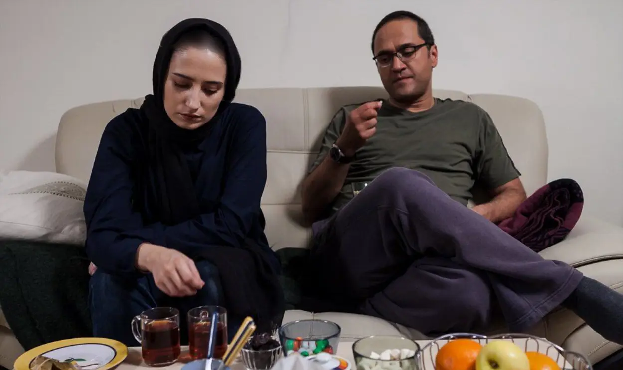 نگاهی به چیدمان منزل ۴۰۰ متری نگار جواهریان و رامبد جوان با وسایل نوردخت/ کفپوش چوبی ،مبلمان مدرن سبزرنگ و پنجره قدی با ویو ابدی - نگارجواهریانورامبدجوان 2