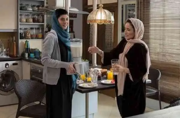 نگاهی به چیدمان منزل ۴۰۰ متری نگار جواهریان و رامبد جوان با وسایل نوردخت/ کفپوش چوبی ،مبلمان مدرن سبزرنگ و پنجره قدی با ویو ابدی - نگارجواهریانورامبدجوان