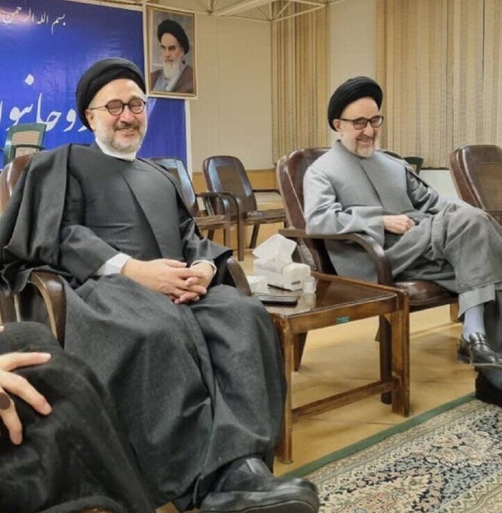هنر شیک‌پوشی در سیاست؛ نگاهی به استایل سیدمحمدخاتمی با جوراب و عبایِ همرنگ! + عکس - 255493