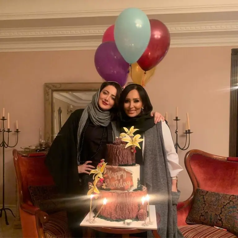عکس ها / نگاهی به چیدمان و دکوراسیون ترسناک و خلاقانه خانه شیلا خداداد و شوهر ثروتمندش / از ارواح پنهان آینه ای تا مبلمان مبلمان سلطنتی شیک - 5 2