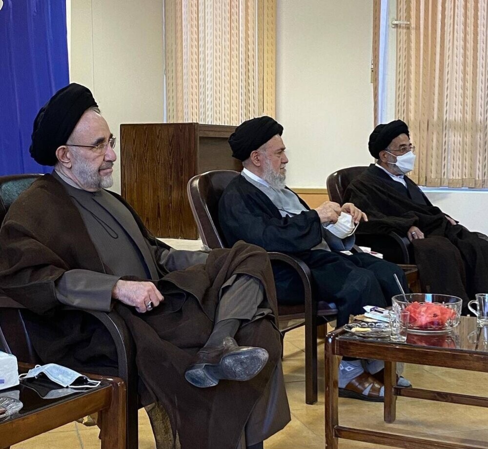 هنر شیک‌پوشی در سیاست؛ نگاهی به استایل سیدمحمدخاتمی با جوراب و عبایِ همرنگ! + عکس - 5694126