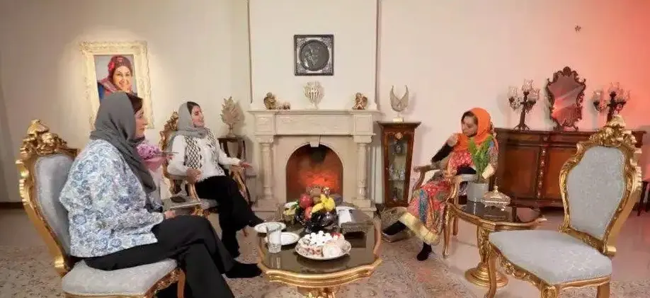 نگاهی به چیدمان منزل شاهانه بهنوش بختیاری بازیگر سریال بامداد خمار و همسرش به سبک کاخ نشینان اروپا/ شومینه مرمری، شمعدانی ۵ شاخه اعیانی، فرش ابریشمی و... - file 11 1