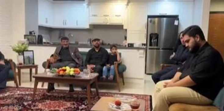 نگاهی به چیدمان منزل شهید سردار حاجی زاده / خانه‌ای با مبلمانی خوش‌رنگ و ترکیب زیبای گلدان زاموفیلیا - file 28