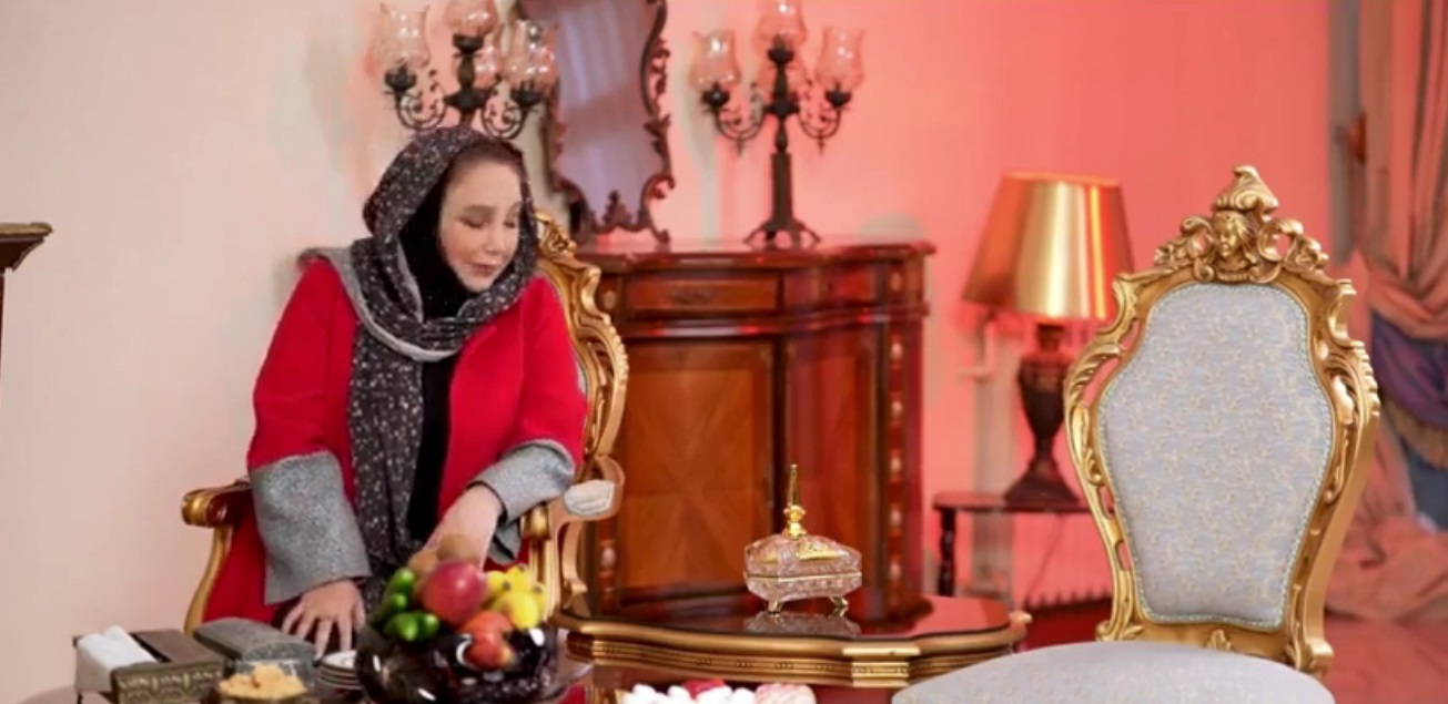 نگاهی به دکوراسیون شاهانه منزل بهنوش بختیاری؛ از لوستر های اعیانی تا مبلمان سلطنتی و میز باشکوه + عکس - file 5 3
