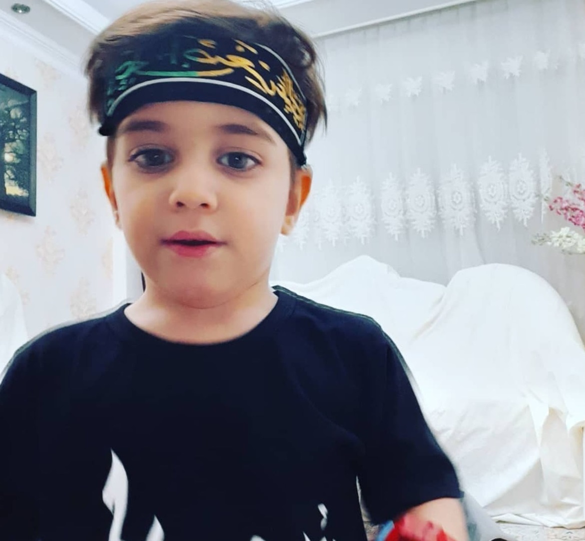 نگاهی به دکوراسیون منزل سحر امامی، مجری صدا و سیما؛ از مبلمانی ساده، لوستر ، پردههای معمولی و تابلو دیواریِ هنریِ منزل شیر زن ایرانی... - file 5 4