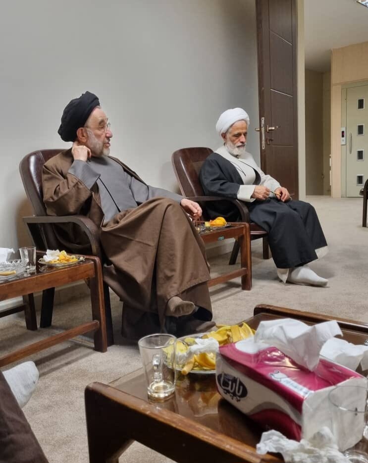 هنر شیک‌پوشی در سیاست؛ نگاهی به استایل سیدمحمدخاتمی با جوراب و عبایِ همرنگ! + عکس -