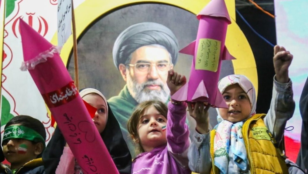 خلاقیت تحسین برانگیز دختران خردسال ایرانی برای ساخت موشک های صورتی که کابوس شب های تل‌آویو شد +عکس - image 9