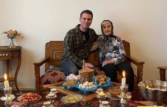 نگاهی به چیدمان شاهانه و سنتی منزل «هوتن شکیبا» عاشق پیشه سریال تاسیان/ از مبلمان مدرن و پردههای اعیانی تا ویوی ابدی و کتابخانه - images 2 1