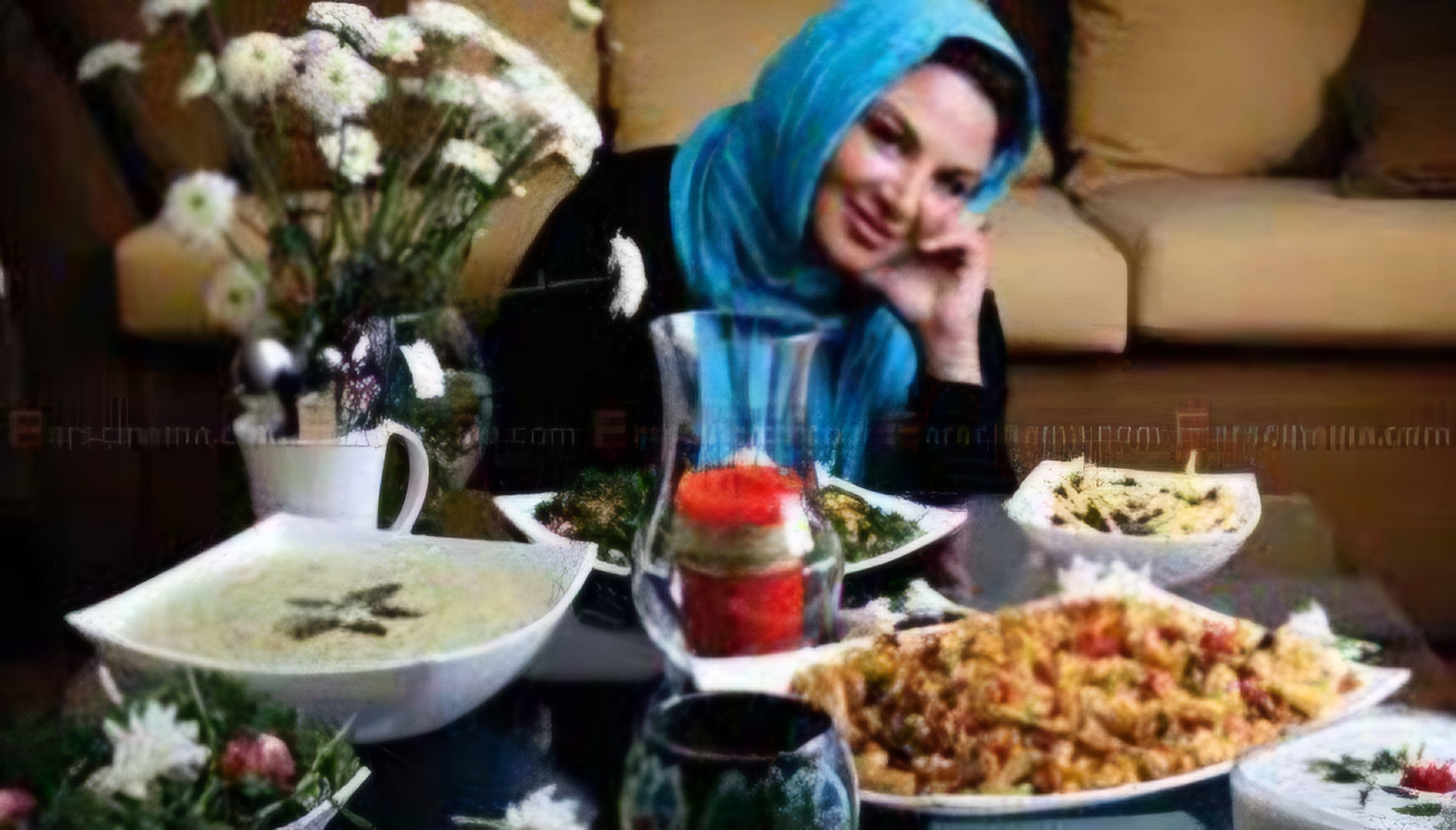 نگاهی به چیدمان منزل هنری و ایرانی پسند «شهره سلطانی» و همسر هنرمندش / از مبلمان فوق لاکچری و فرش های اصیل ایرانی تا پرده های اعیانی - images 4 3
